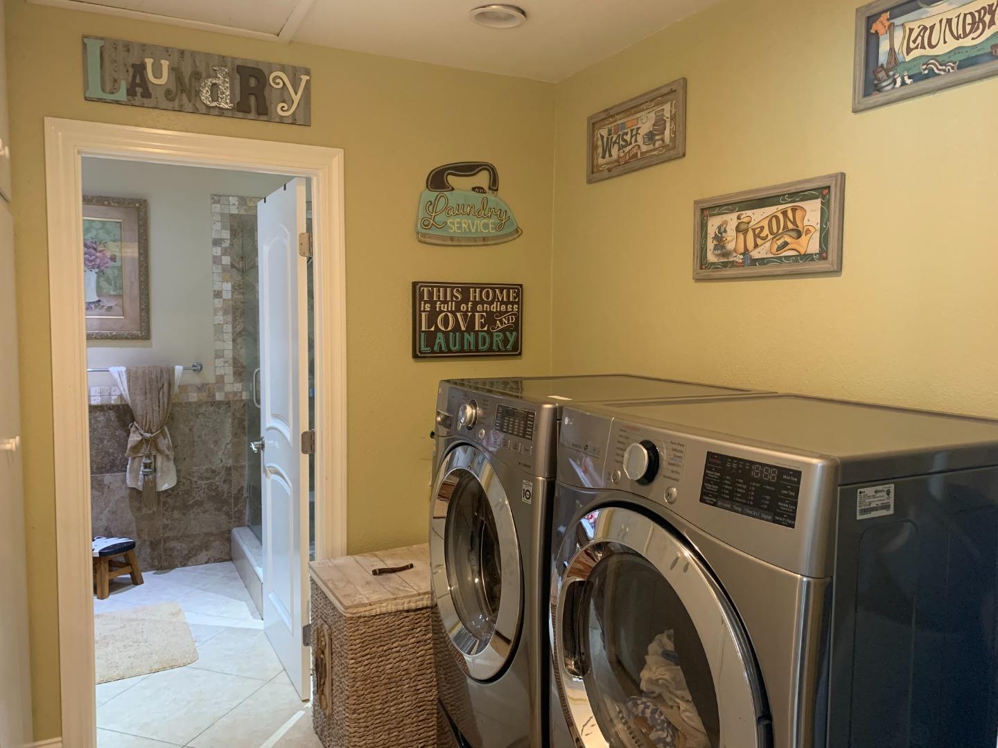 461 Soledad Street Soledad, CA 93960 - Photo 14 of 21 a utility room with dryer and washer