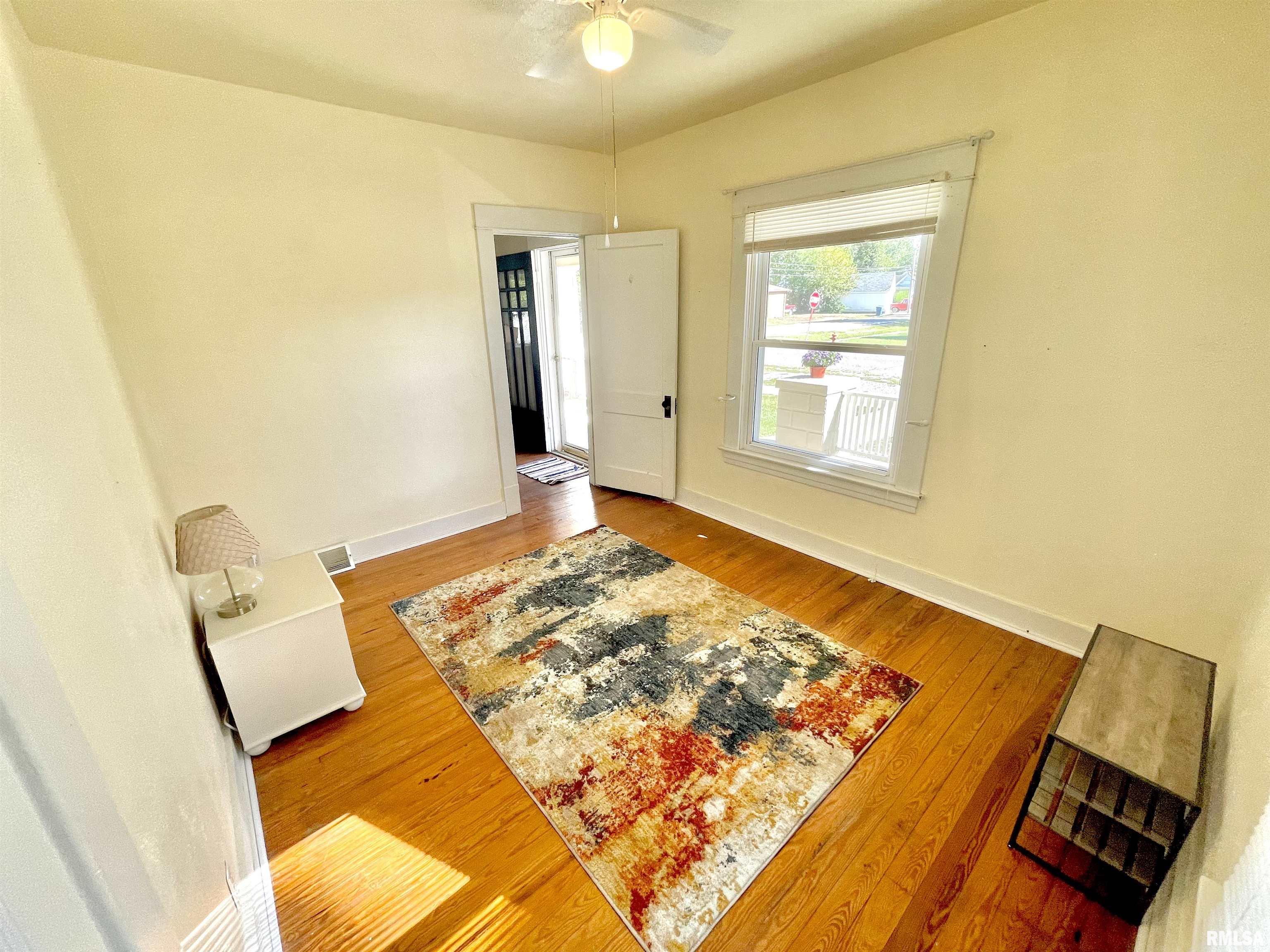202 West 7th Street Flora, IL 62839 - Photo 10 of 50 Gallery Image 10