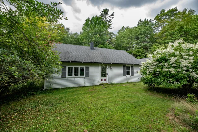 $299,900 | 14 Blt Lane, Farmingdale, ME 04344