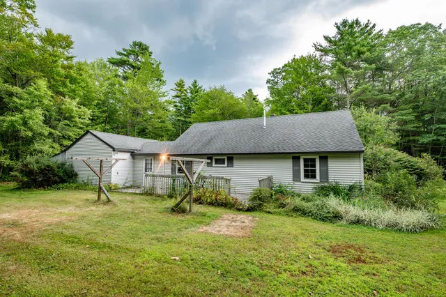 $299,900 | 14 Blt Lane, Farmingdale, ME 04344