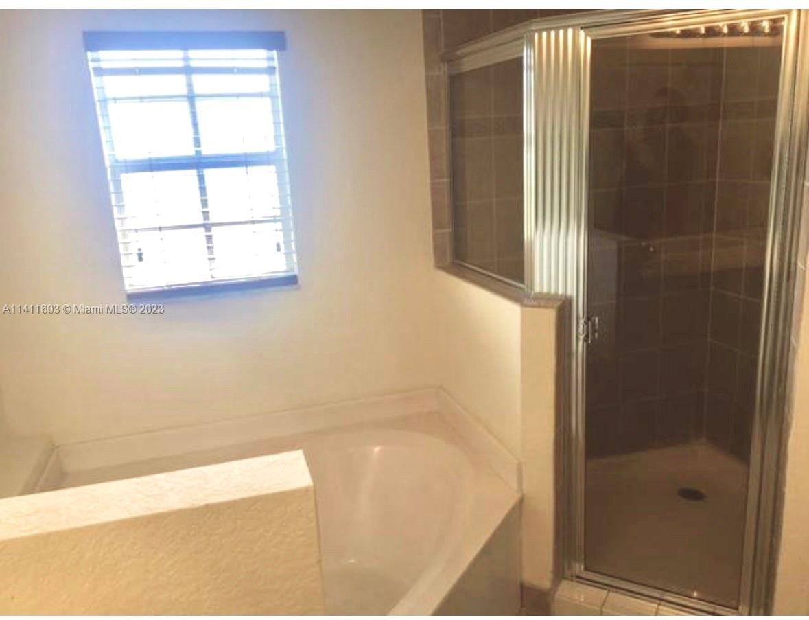 4322 Emerald Vista Lake Worth, FL 33461 - Photo 29 of 40 a bathroom with a bathtub and shower