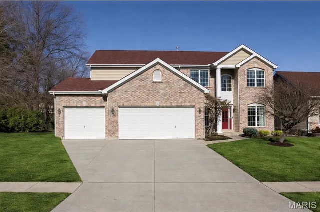 $699,900 | 365 Remington Way Drive, Ballwin, MO 63021