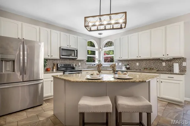 $699,900 | 365 Remington Way Drive, Ballwin, MO 63021