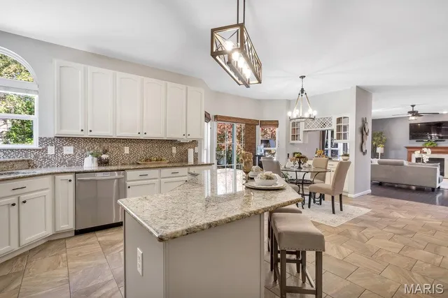 $699,900 | 365 Remington Way Drive, Ballwin, MO 63021