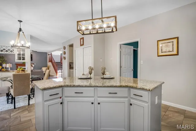 $699,900 | 365 Remington Way Drive, Ballwin, MO 63021