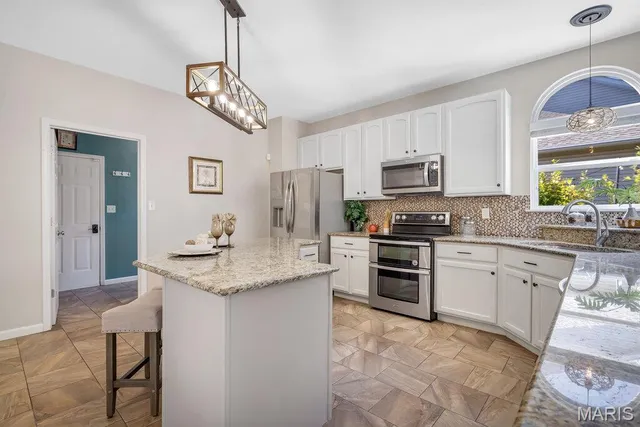 $699,900 | 365 Remington Way Drive, Ballwin, MO 63021