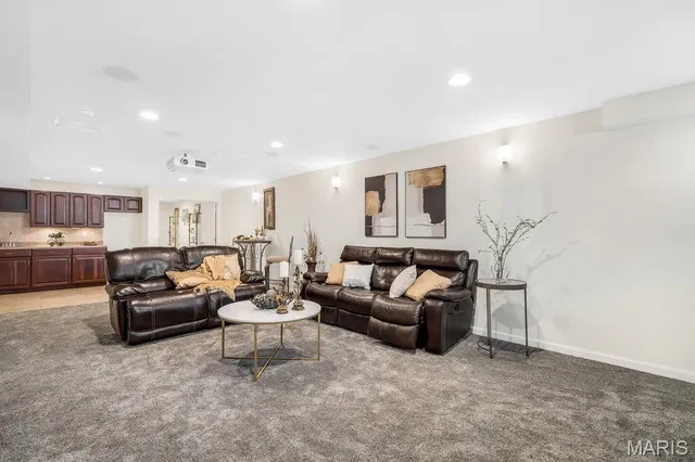 $699,900 | 365 Remington Way Drive, Ballwin, MO 63021