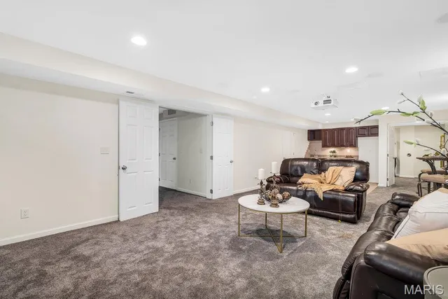 $699,900 | 365 Remington Way Drive, Ballwin, MO 63021