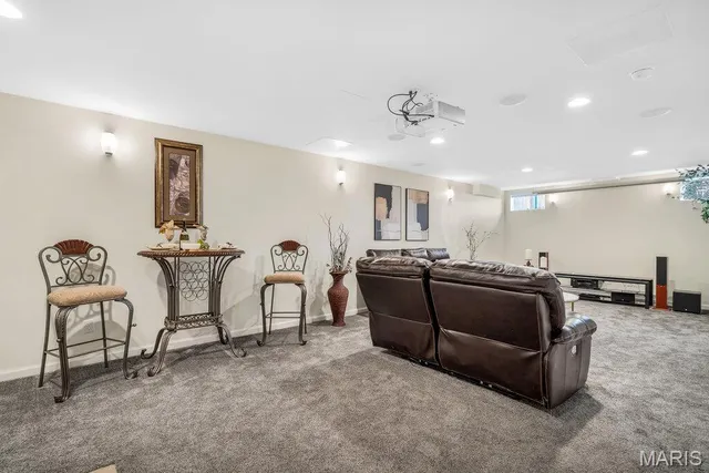 $699,900 | 365 Remington Way Drive, Ballwin, MO 63021