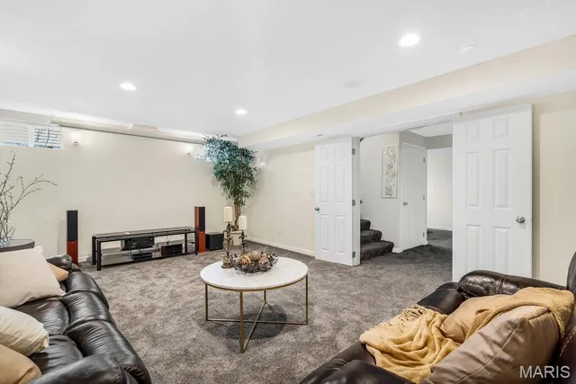 $699,900 | 365 Remington Way Drive, Ballwin, MO 63021