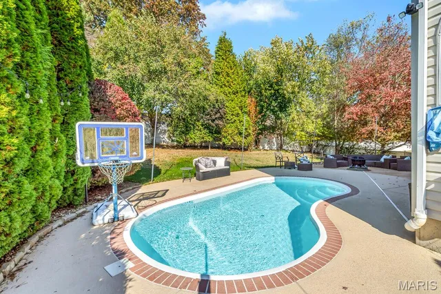 $699,900 | 365 Remington Way Drive, Ballwin, MO 63021