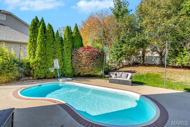 $699,900 | 365 Remington Way Drive, Ballwin, MO 63021