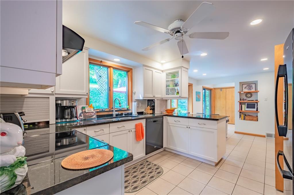 552 Harrogate Road Pittsburgh, PA 15241 - Photo 9 of 25 Gallery Image 9