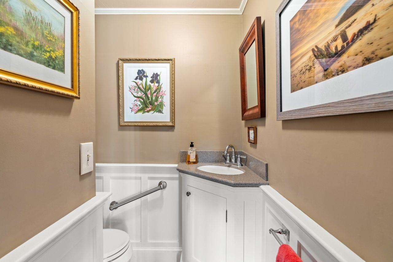 660 Exeter Road Hampton, NH 03842 - Photo 11 of 40