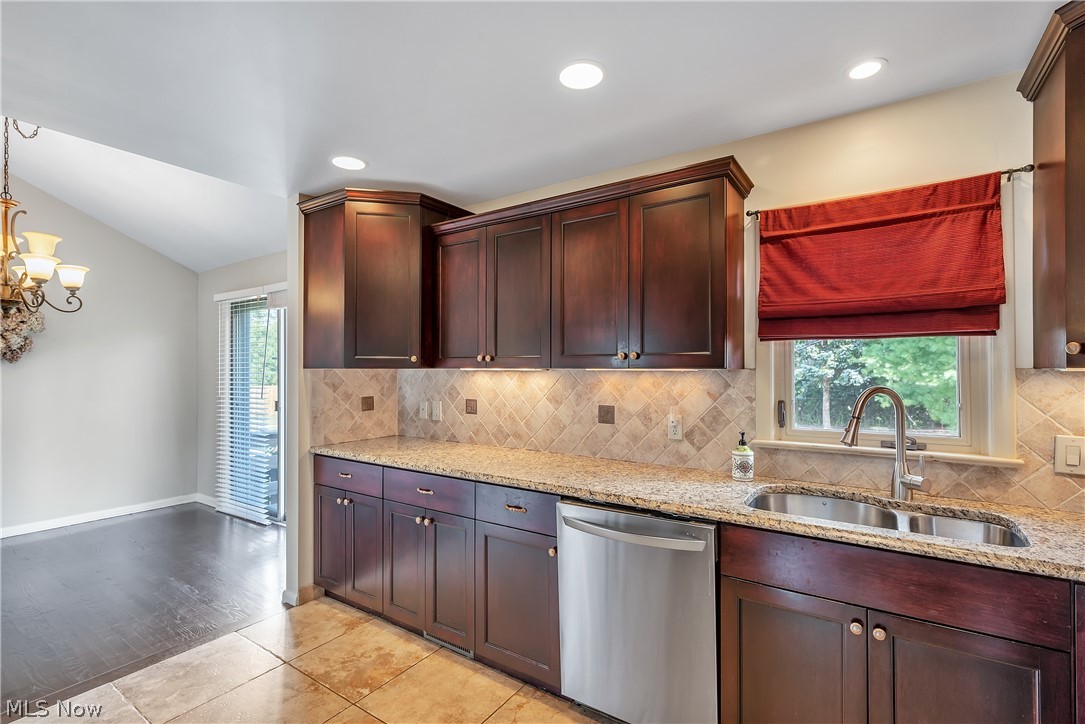 2039 Marshfield Road Cleveland, OH 44124 - Photo 9 of 28