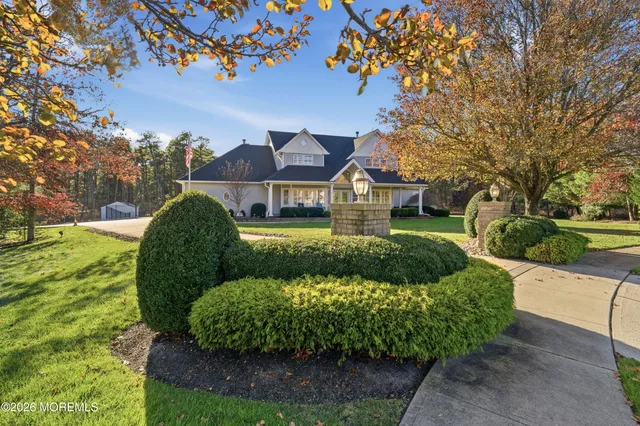 a view of front door with entryway