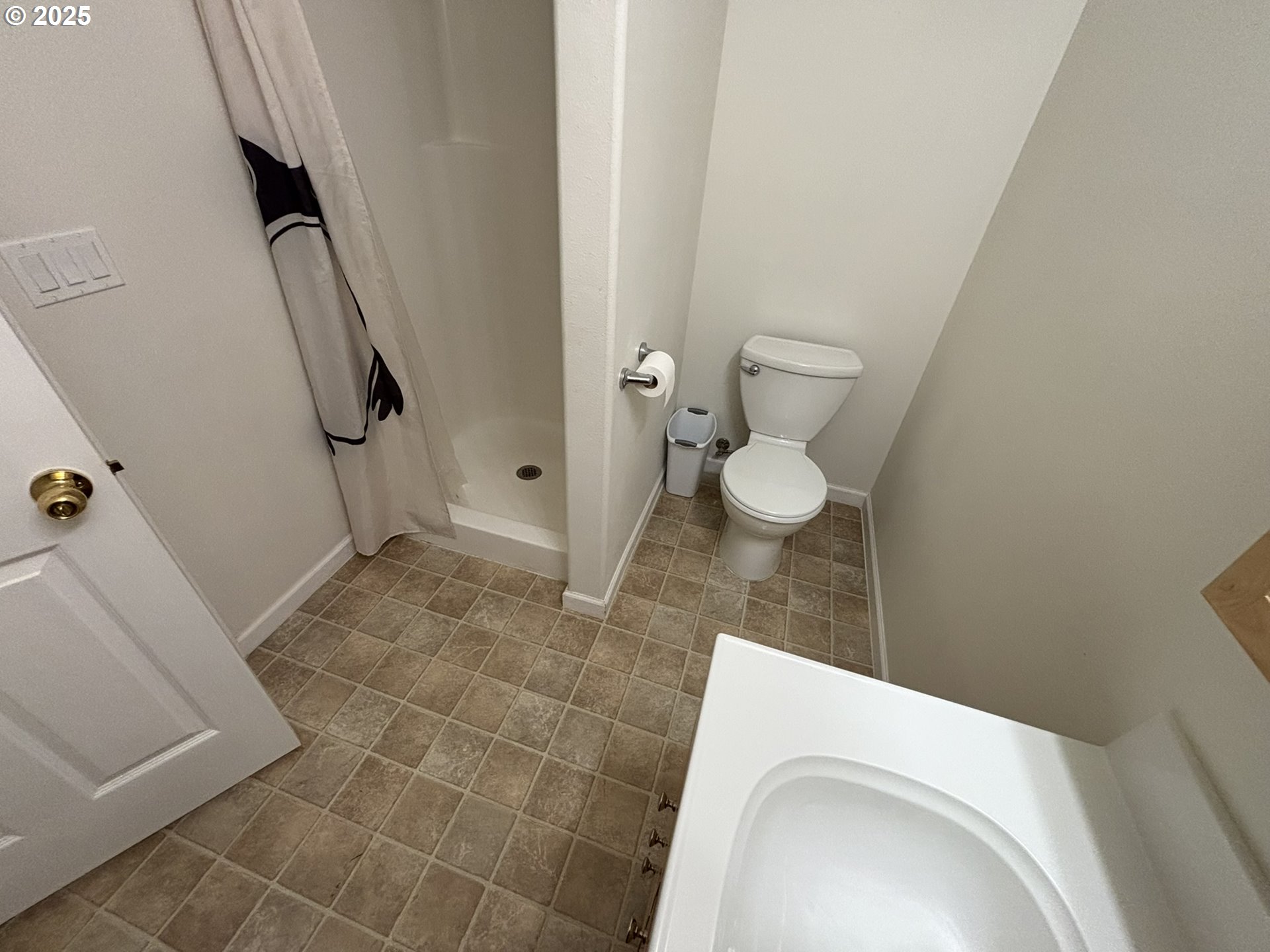 5336 Buckskin Bob Florence, OR 97439 - Photo 9 of 36 a bathroom with a sink and toilet