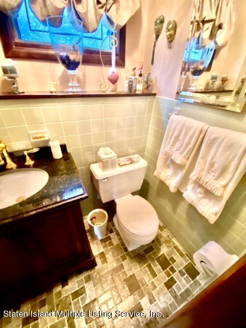 786 West Fingerboard Road Staten Island, NY 10305 - Photo 17 of 21 fingerboard bath 2