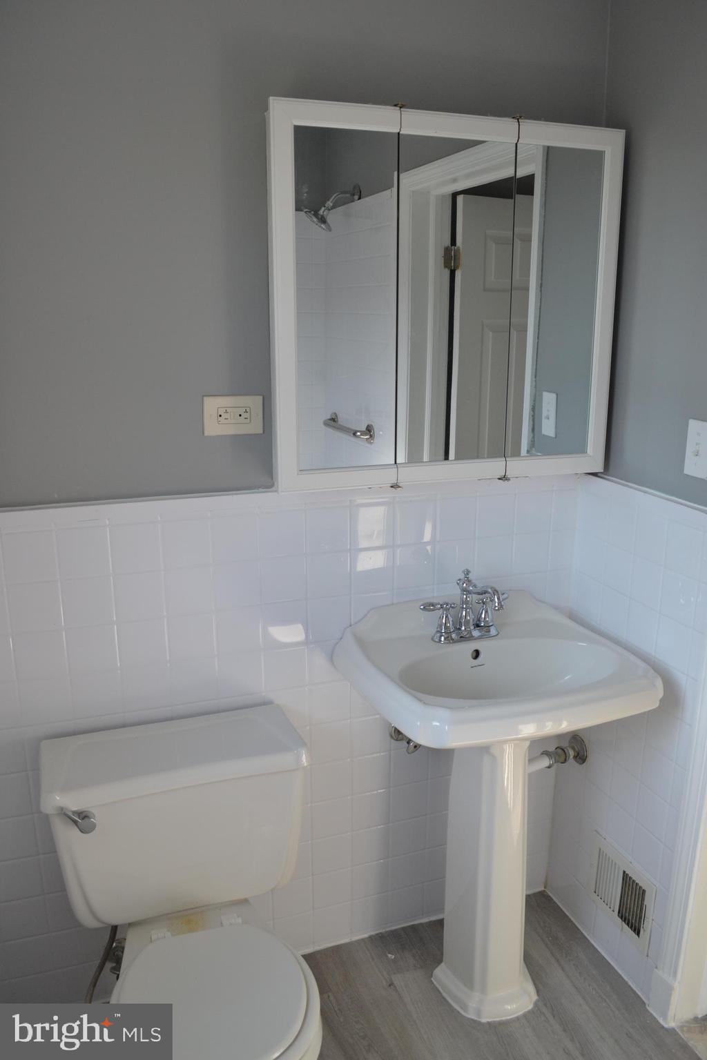 7448 Durwood Road Baltimore, MD 21222 - Photo 12 of 26