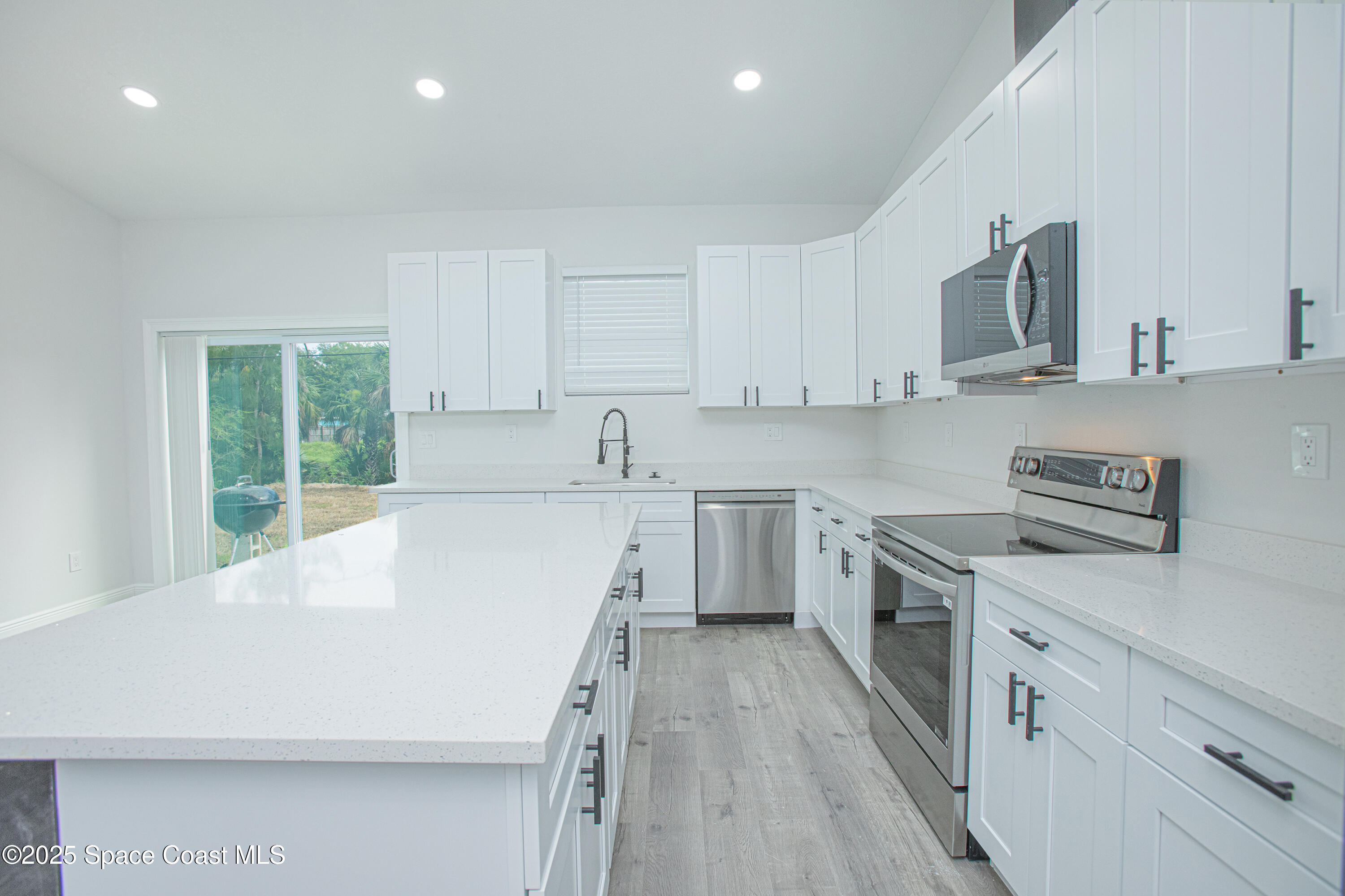 475 La Coco Street Southwest Palm Bay, FL 32908 - Photo 13 of 28 475-LaCocoStSW-Interior-6