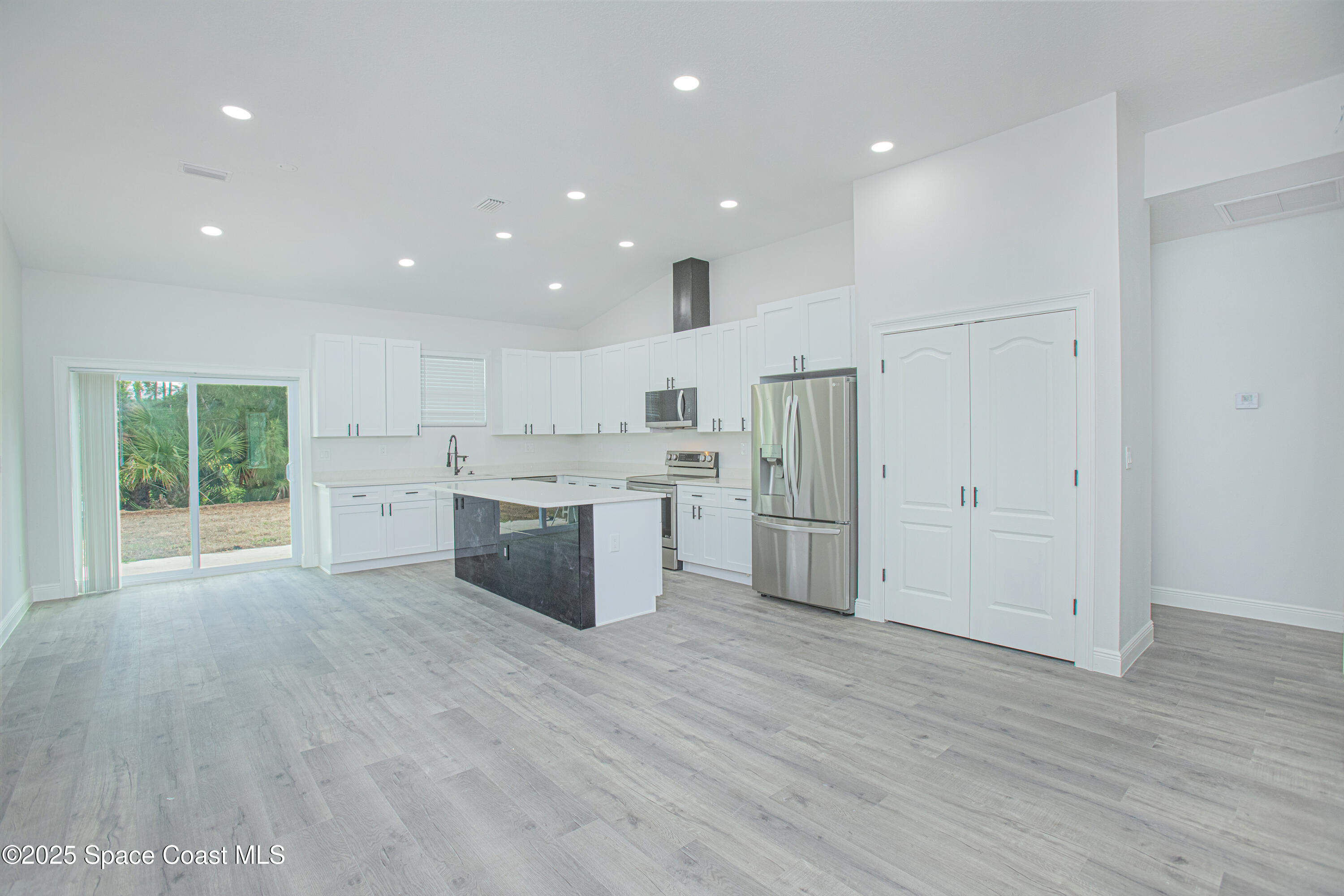 475 La Coco Street Southwest Palm Bay, FL 32908 - Photo 9 of 28 475-LaCocoStSW-Interior-3