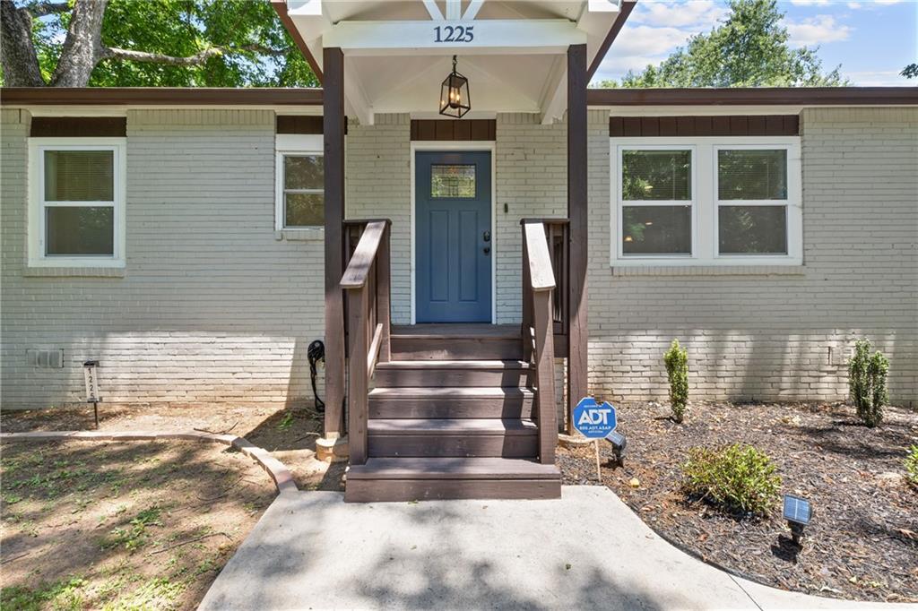 1225 Redford Dr Southeast  