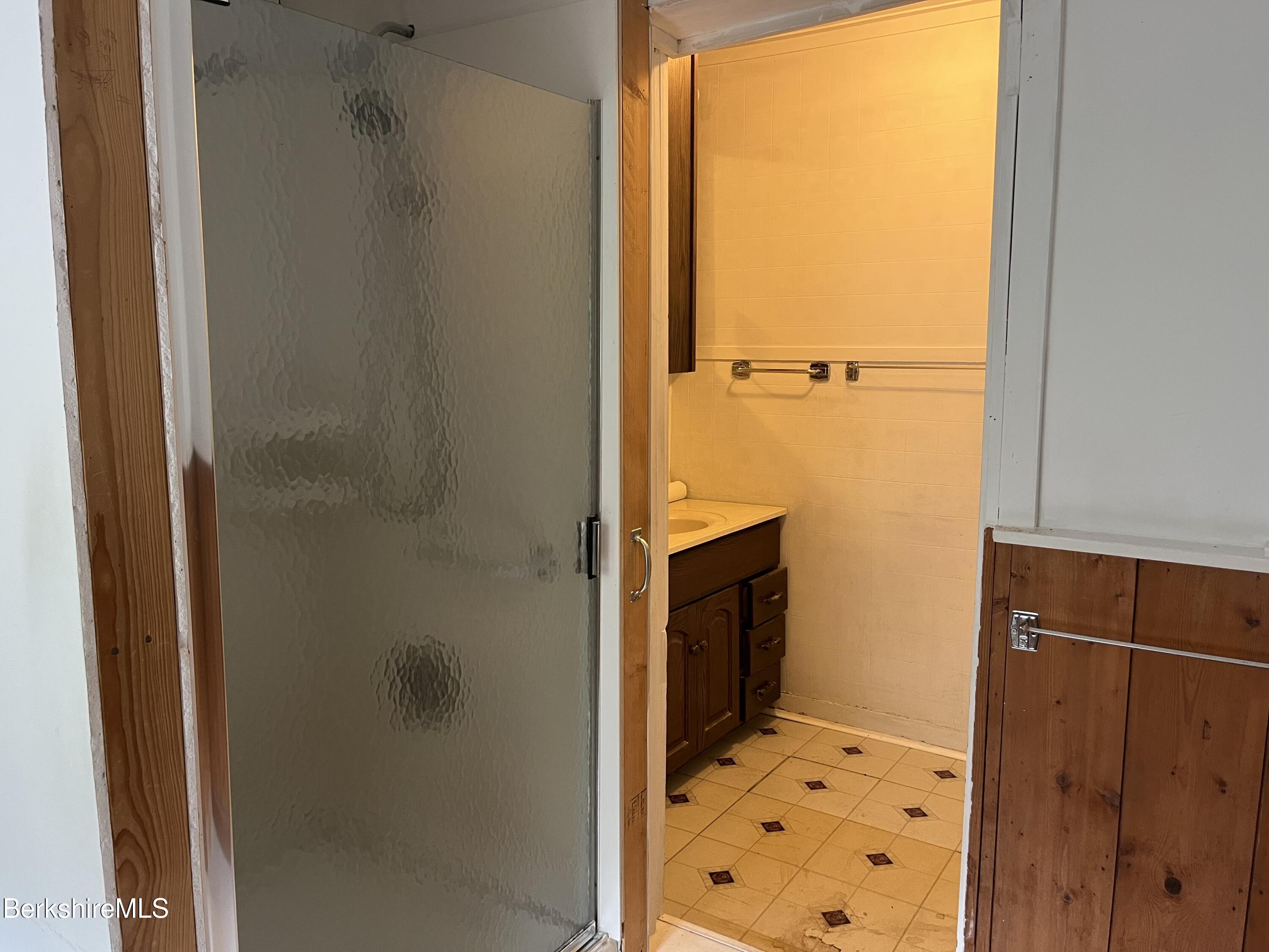 485 Golden Hill Road Lee, MA 01238 - Photo 25 of 41 Bath B