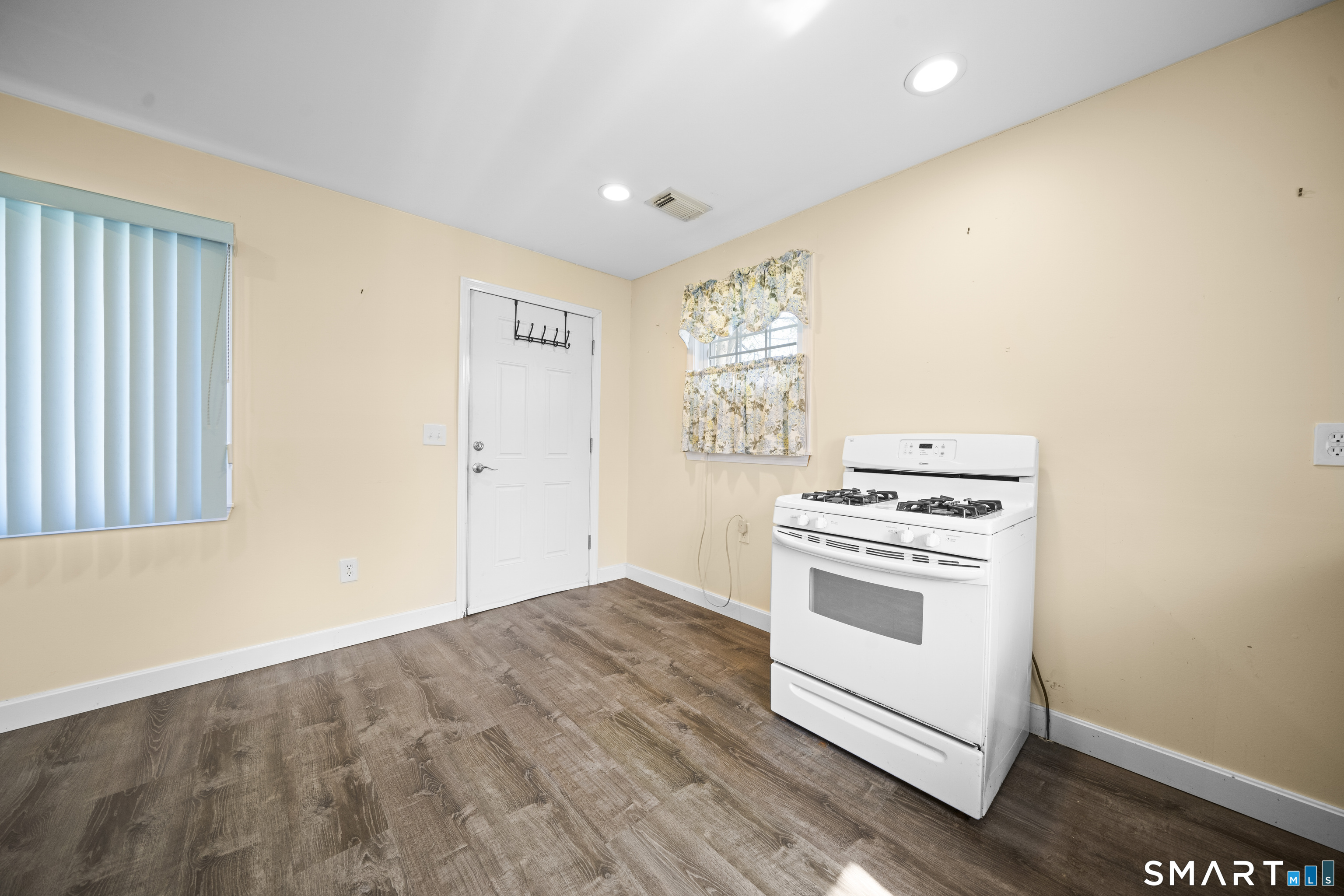 136 Cottage Road Enfield, CT 06082 - Photo 14 of 20 Gallery Image 14