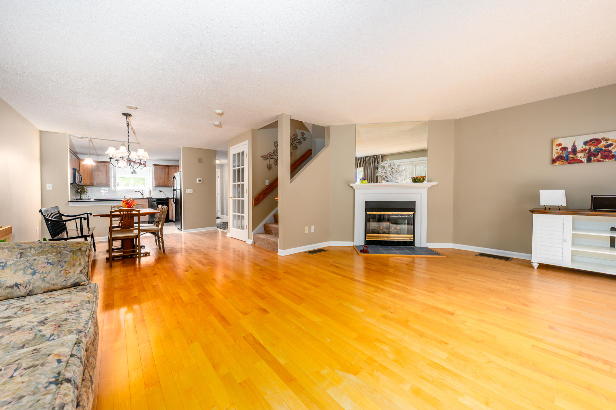 121 Shellback Way, Unit 121 Mashpee, MA 02649 - Photo 11 of 23 livroom4