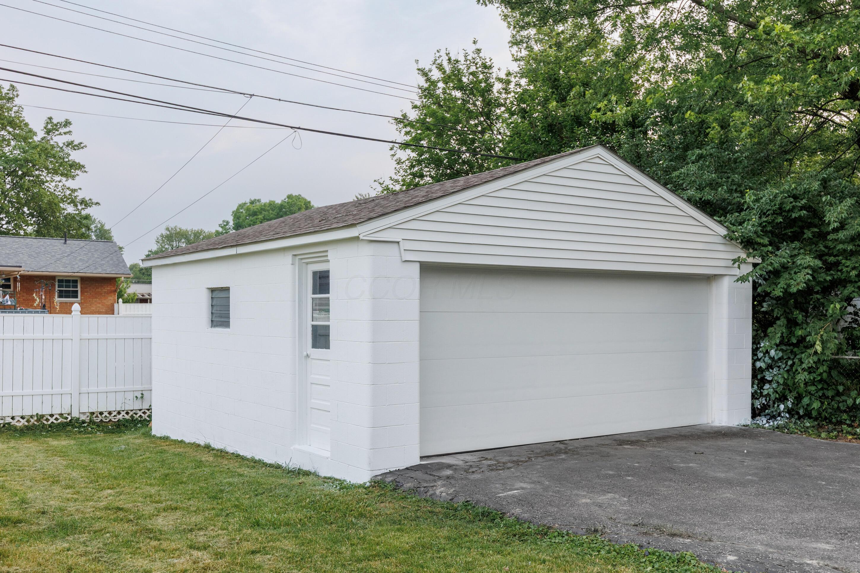 1079 Loring Road Columbus, OH 43224 - Photo 39 of 48 Detached Garage