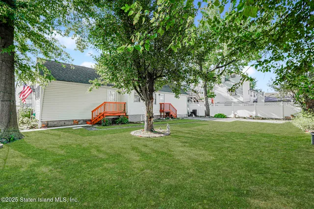 $599,999 | 422 Hunter Avenue | Midland Beach