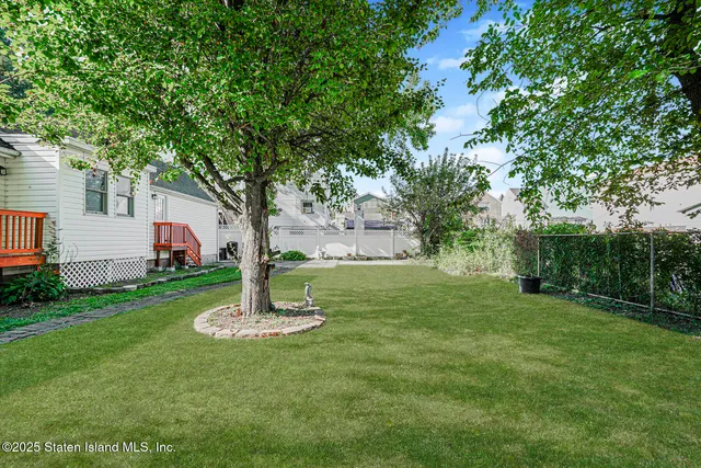 $599,999 | 422 Hunter Avenue | Midland Beach