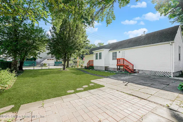 $599,999 | 422 Hunter Avenue | Midland Beach