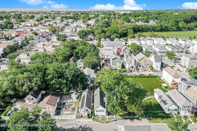 $599,999 | 422 Hunter Avenue | Midland Beach