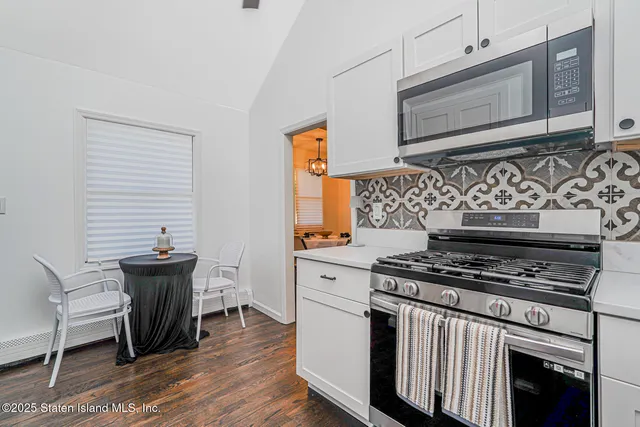 $599,999 | 422 Hunter Avenue | Midland Beach