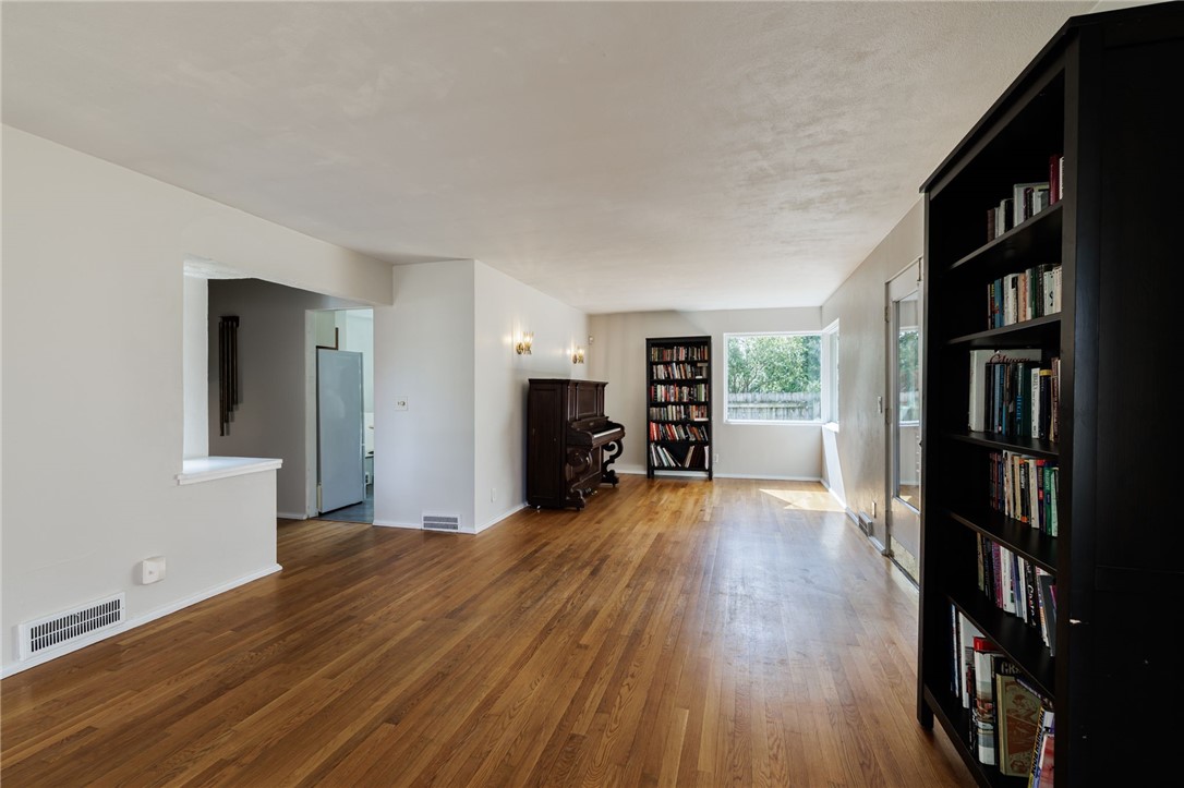 437 North Landing Road Brighton, NY 14625 - Photo 23 of 46