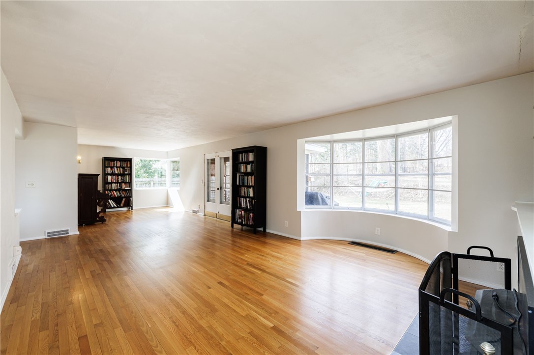 437 North Landing Road Brighton, NY 14625 - Photo 6 of 46