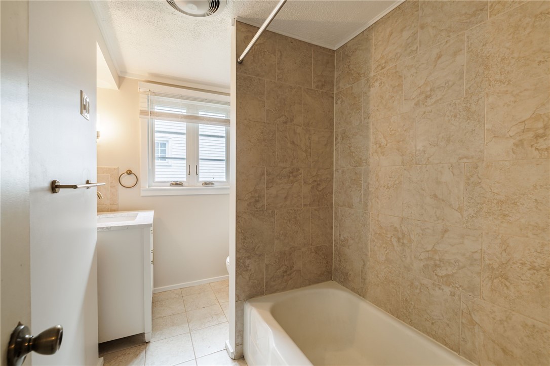 437 North Landing Road Brighton, NY 14625 - Photo 9 of 46