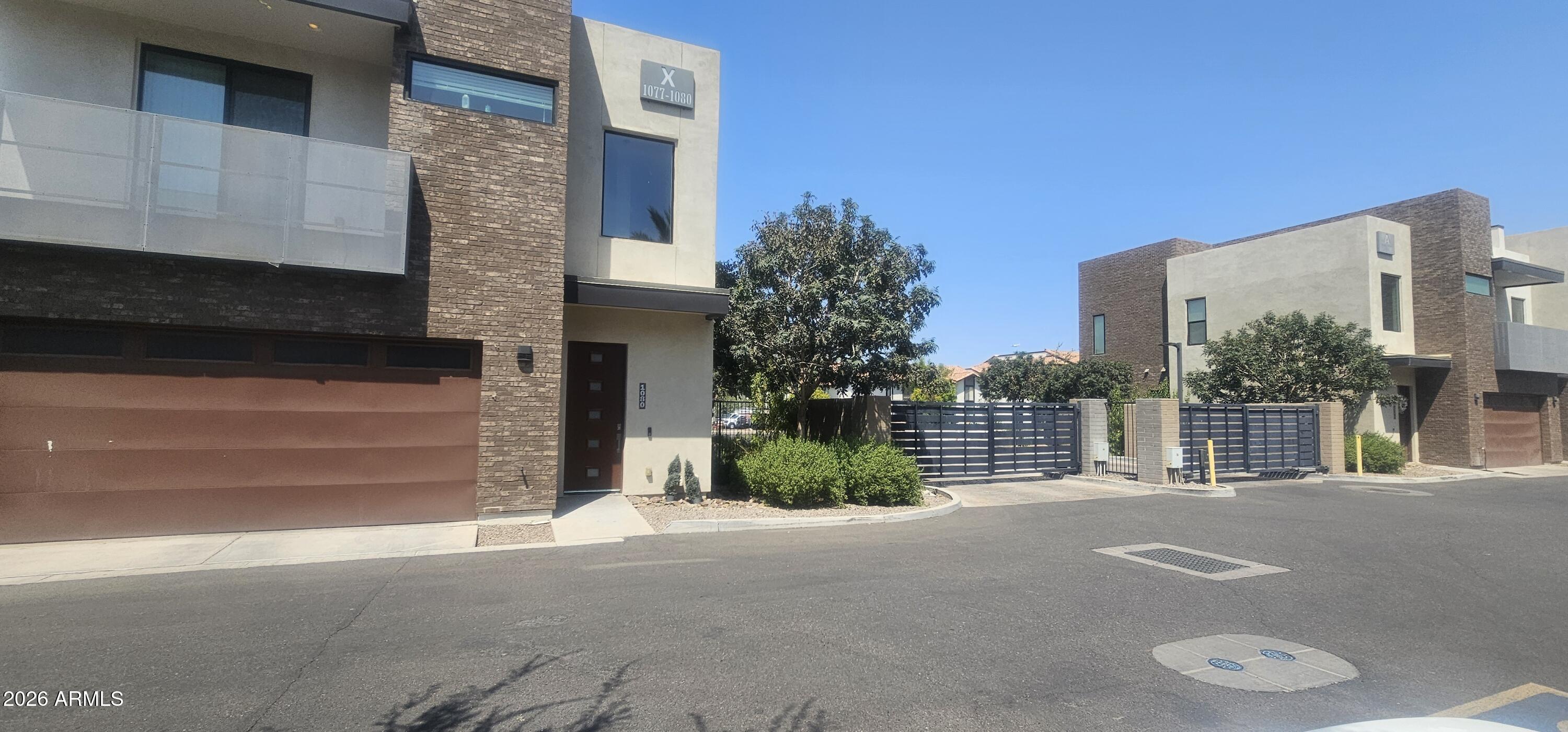 901 South Smith Road, Unit 1001 Tempe, AZ 85281 - Photo 1 of 8 photo-01
