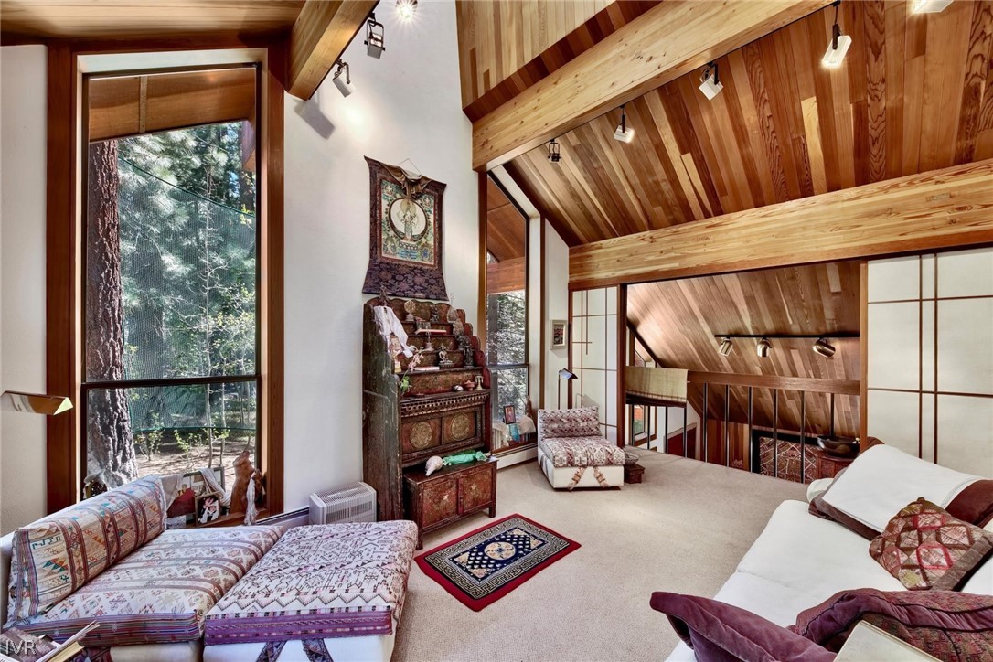 976 Tee Court Incline Village, NV 89451 - Photo 23 of 34 a living room with furniture and a window