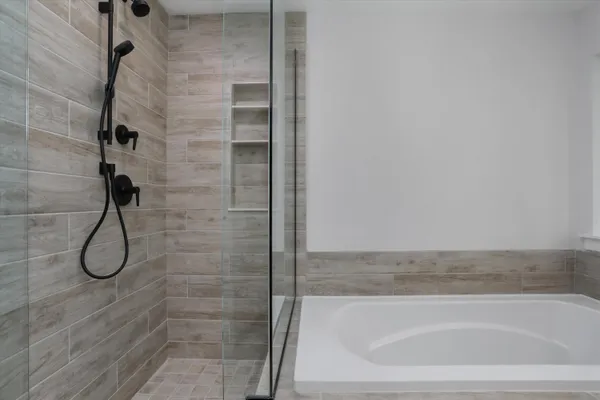 $649,900 | 359 Amelia Circle, South Lyon, MI 48178