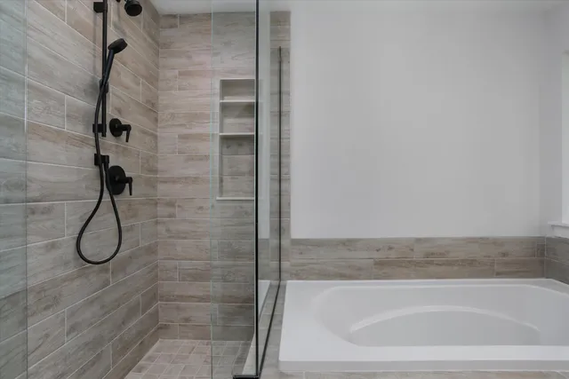 $649,900 | 359 Amelia Circle, South Lyon, MI 48178