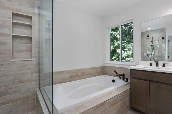 $649,900 | 359 Amelia Circle, South Lyon, MI 48178