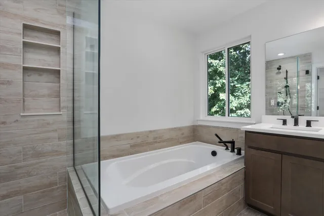 $649,900 | 359 Amelia Circle, South Lyon, MI 48178