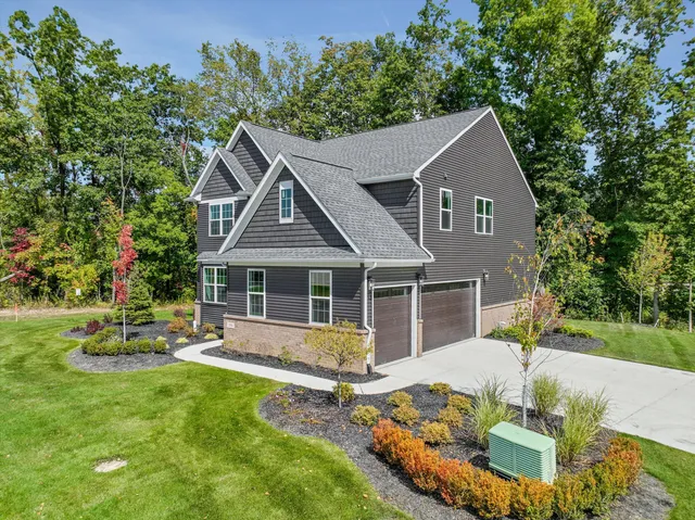 $649,900 | 359 Amelia Circle, South Lyon, MI 48178