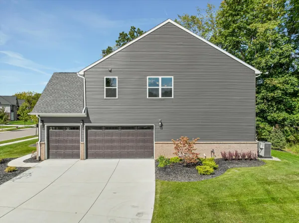 $649,900 | 359 Amelia Circle, South Lyon, MI 48178