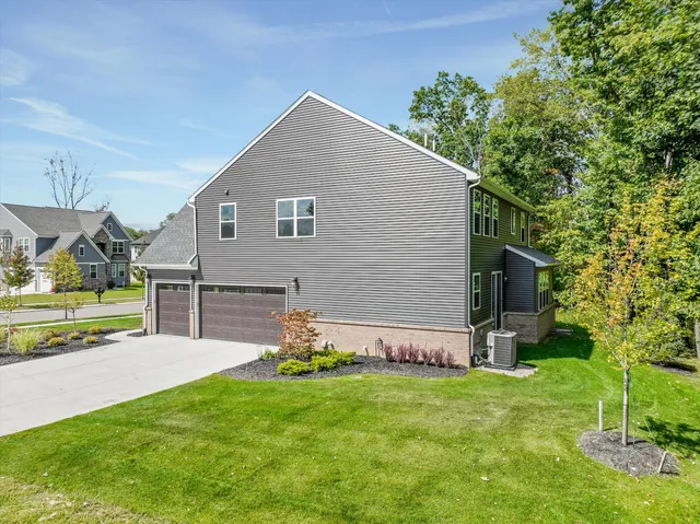 $649,900 | 359 Amelia Circle, South Lyon, MI 48178