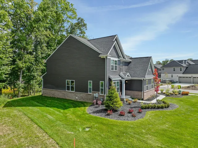 $649,900 | 359 Amelia Circle, South Lyon, MI 48178