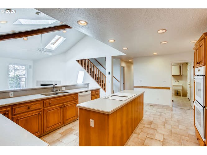 23939 Southwest Rosedale Road Beaverton, OR 97078 - Photo 11 of 28