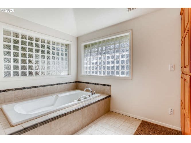 23939 Southwest Rosedale Road Beaverton, OR 97078 - Photo 17 of 28